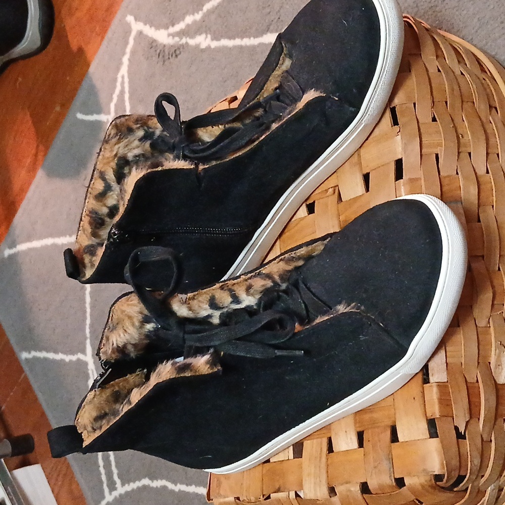 Suede cheetah detail hightops